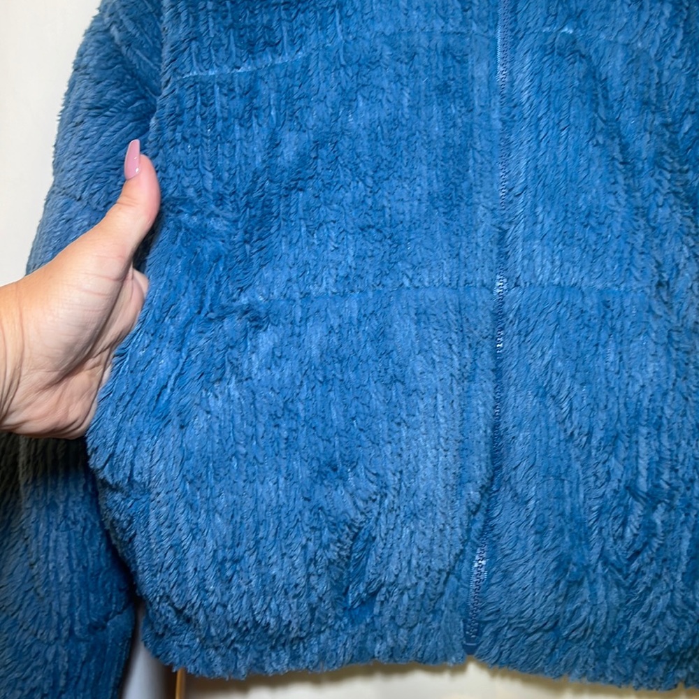 WILD FABLE Womens Blue Faux Fur Cropped Jacket - Picture 3 of 8